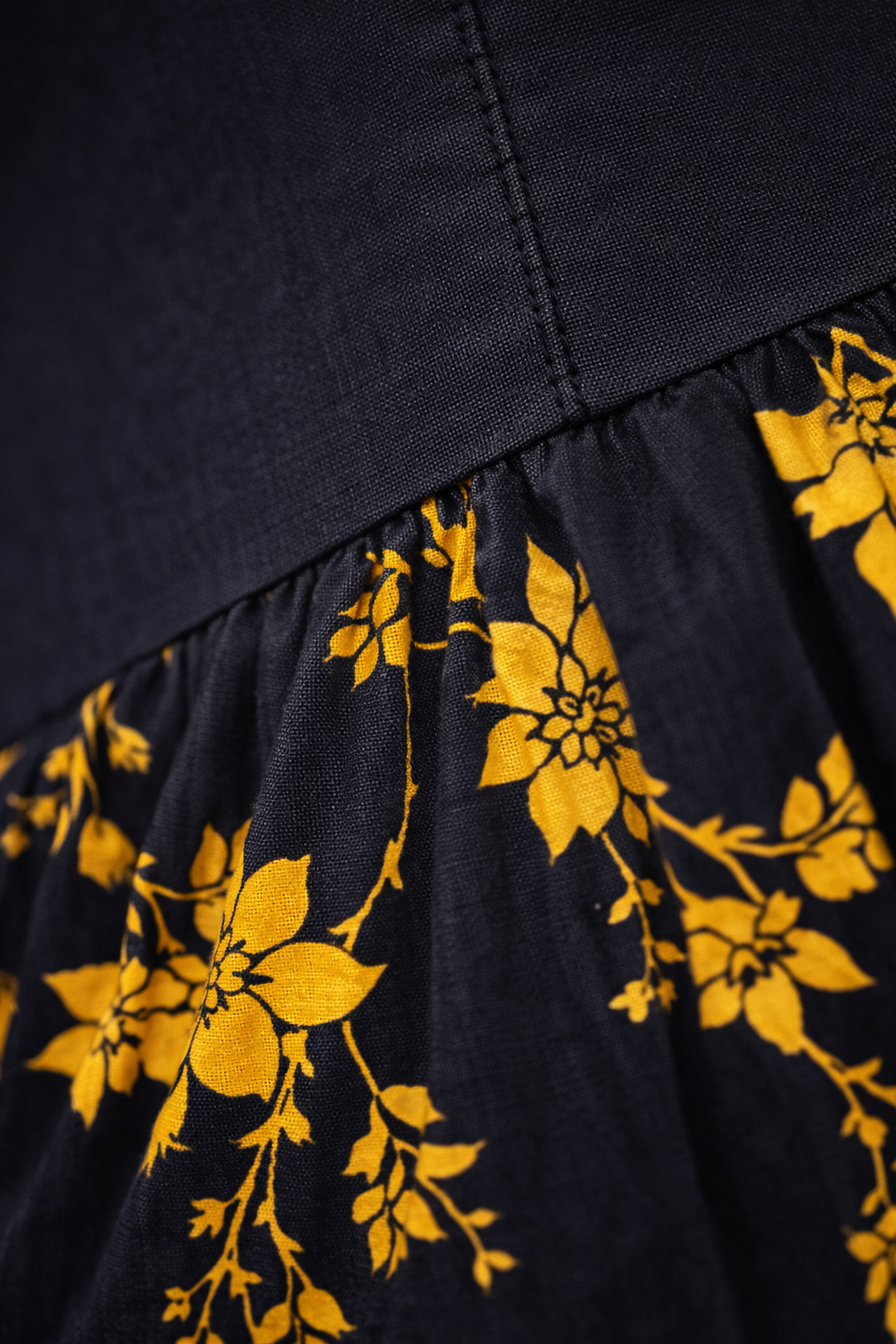 Ayomikun Plain Bodycon And Flowered Crepe Dress - Black